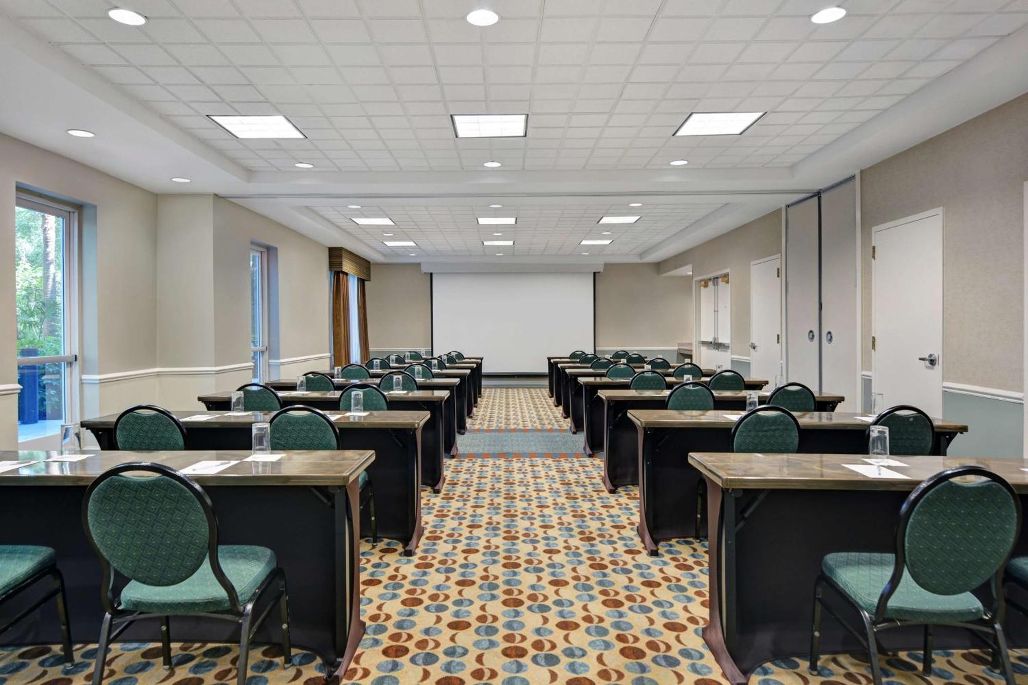 Hilton Garden Inn Jacksonville Jtb/Deerwood Park Экстерьер фото