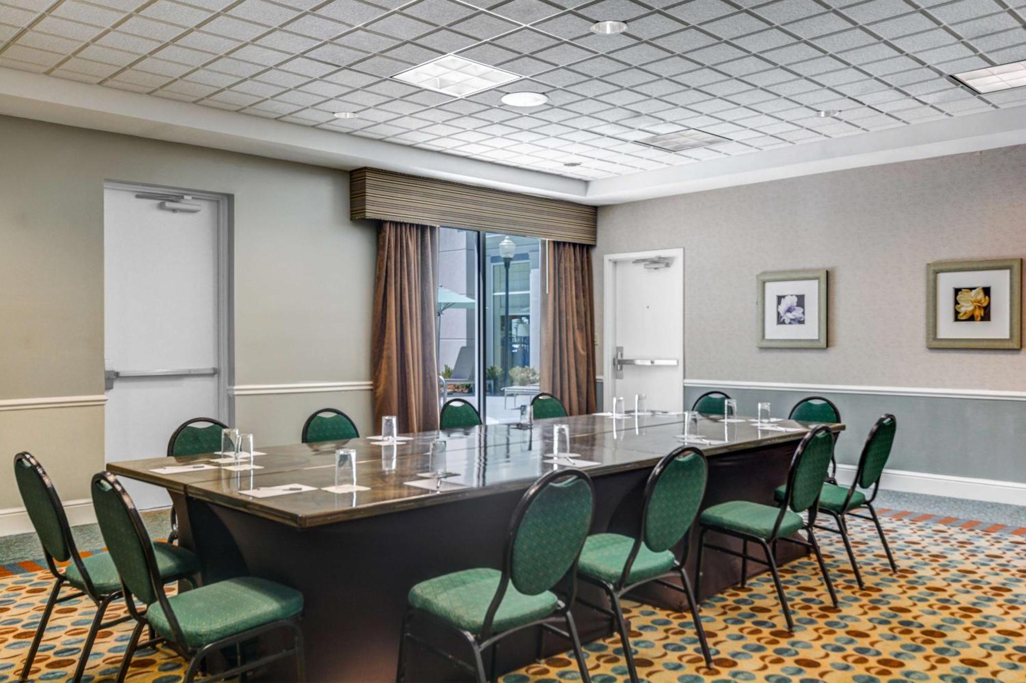 Hilton Garden Inn Jacksonville Jtb/Deerwood Park Экстерьер фото