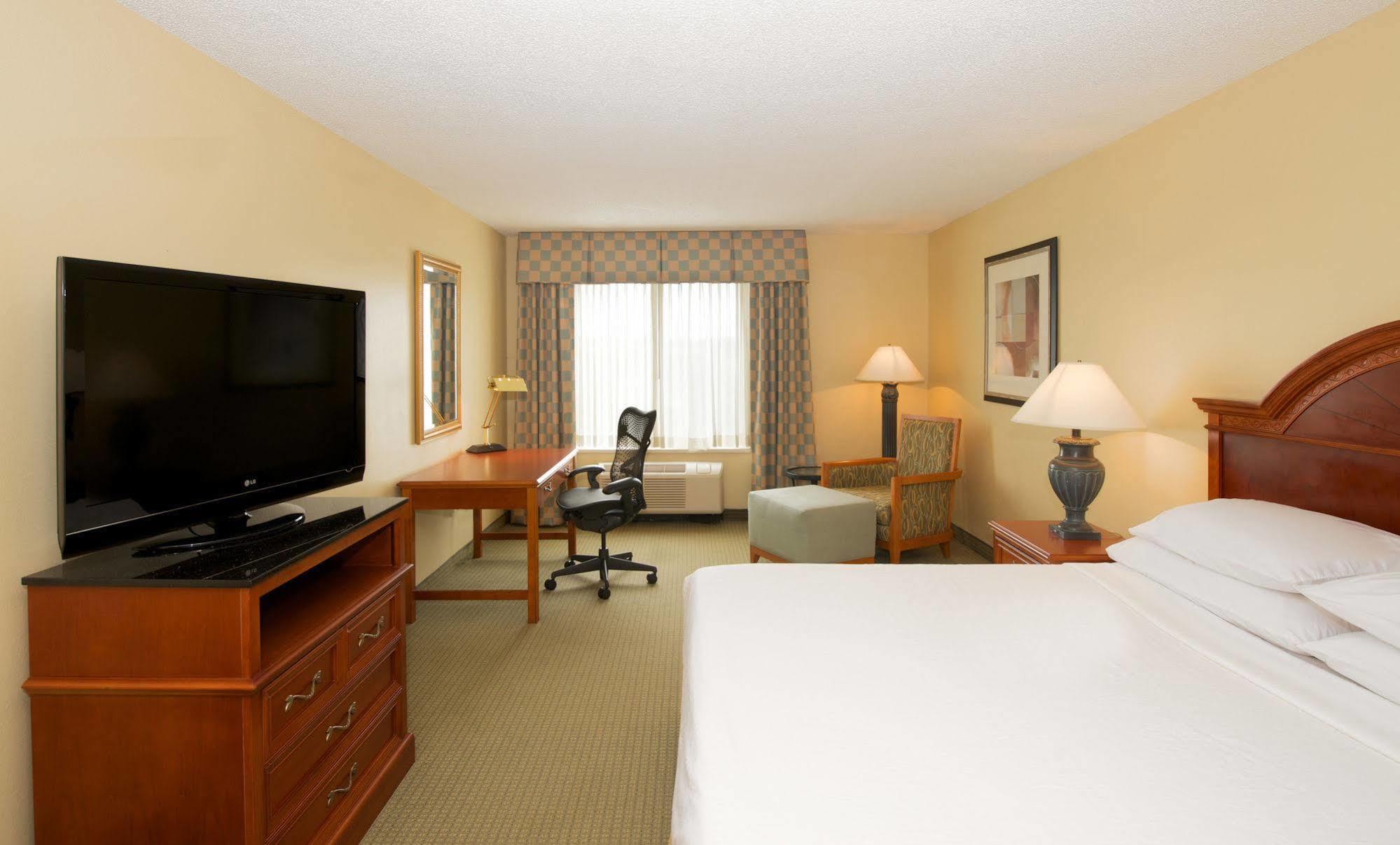 Hilton Garden Inn Jacksonville Jtb/Deerwood Park Экстерьер фото